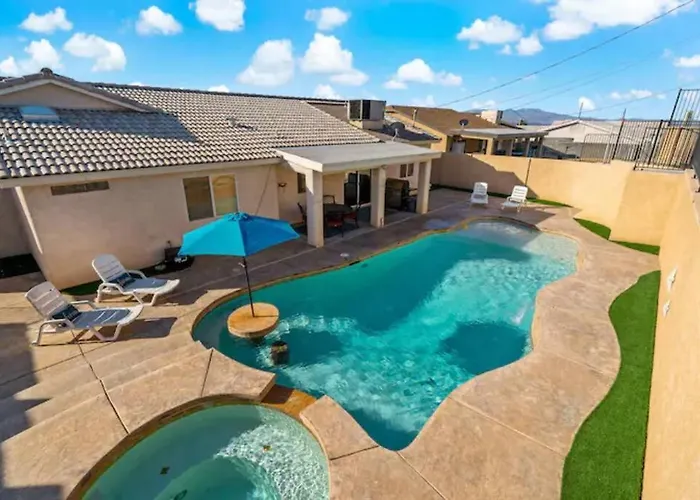 Playpool Oasis-pool, Spa, Garage, Great Views Villa